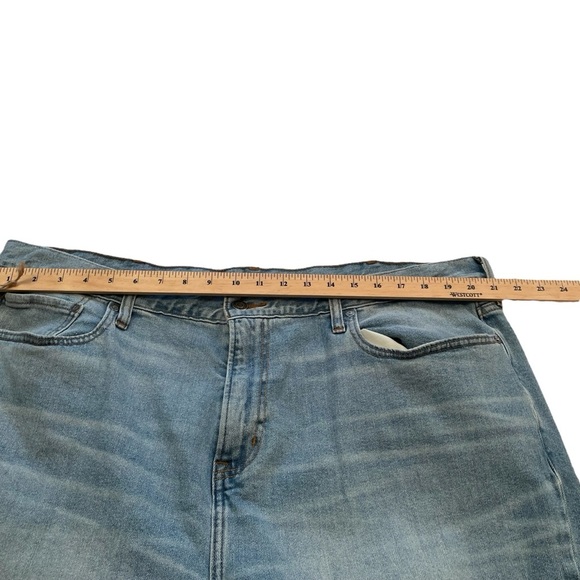 Old Navy-Straight-Tough/Flex-Size 42x32-Ladies Denim Jeans-Light Wash - Picture 3 of 10